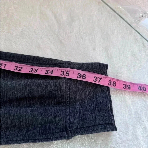 Lululemon Ready to Rulu Jogger 29”
Heathered Raceway Grey / Black size 6 - Picture 13 of 13